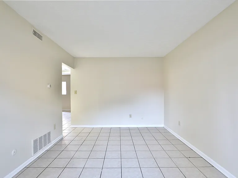 450 E Norwich Ave #D — Photo 14