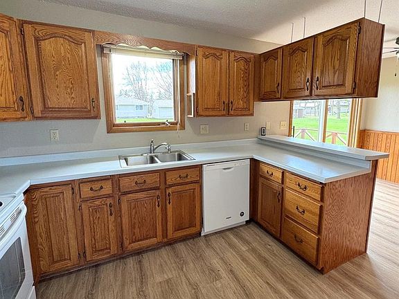 5th image of 2255 18 7/8 Avenue