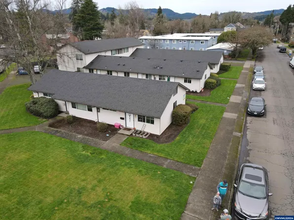 810 NW 23rd St, Corvallis, OR 97330