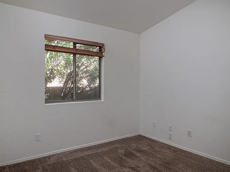 office / guest bedroom