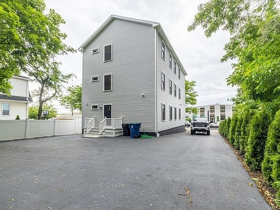 3rd image of 56 Jefferson Ave #2