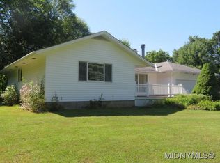 7562 Creekside Dr, Westmoreland, NY 13490