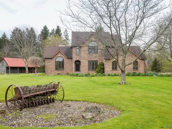 6923 Maple Rd, Akron, NY 14001