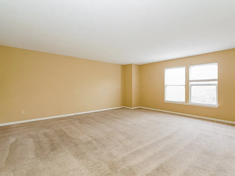 2044 Southernwood Ln — Photo 10