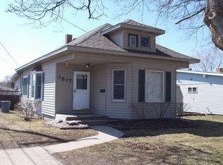 1517 10th Ave S, Escanaba, MI 49829