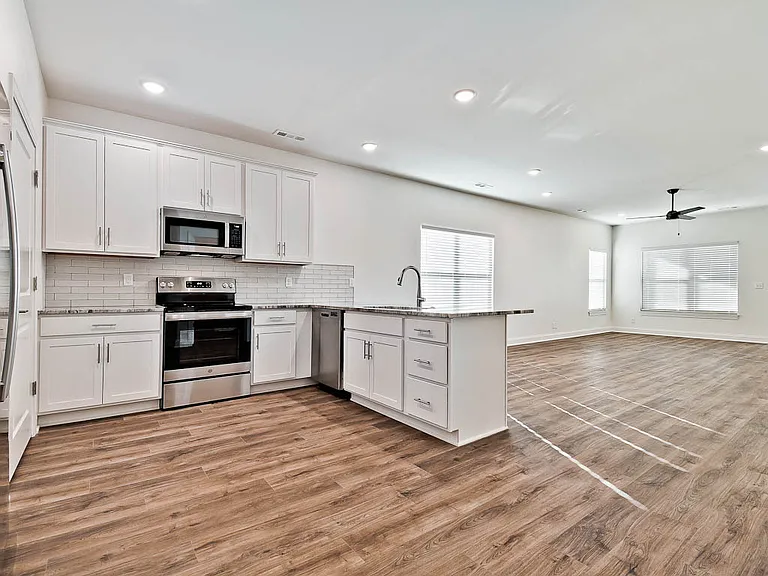 361 Turnberry Ct — Photo 4