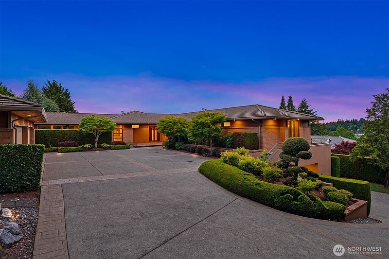 2nd image of 8635 NE 19th Place