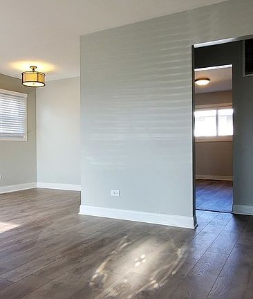 5th image of 1361 Forest Ave