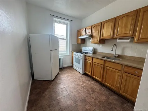 7438 Jamaica Ave Floor 2, Woodhaven, NY 11421