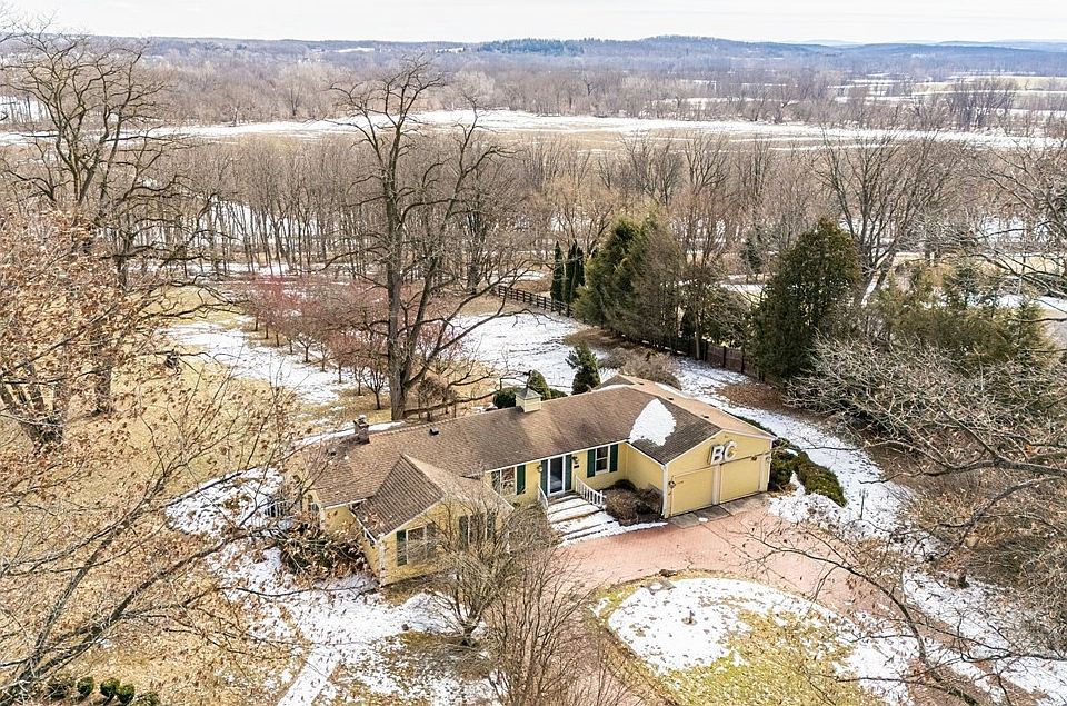 1st image of 47 Oakwood Ln