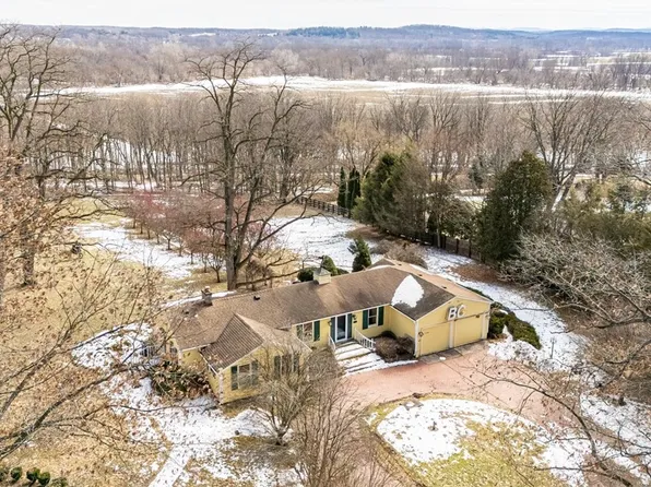 47 Oakwood Ln, Scottsville, NY 14546