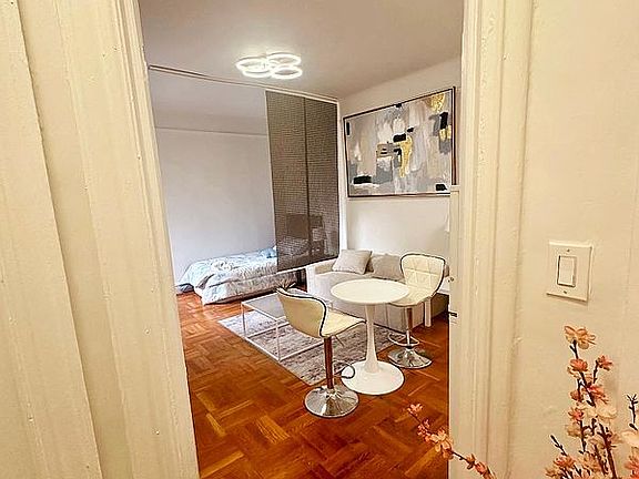 5th image of 315 E 77th St APT 6I