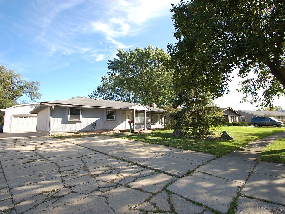 1st image of 303 Wakefield Ln