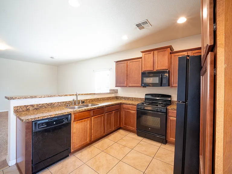 1001 El Paseo St NW — Photo 9