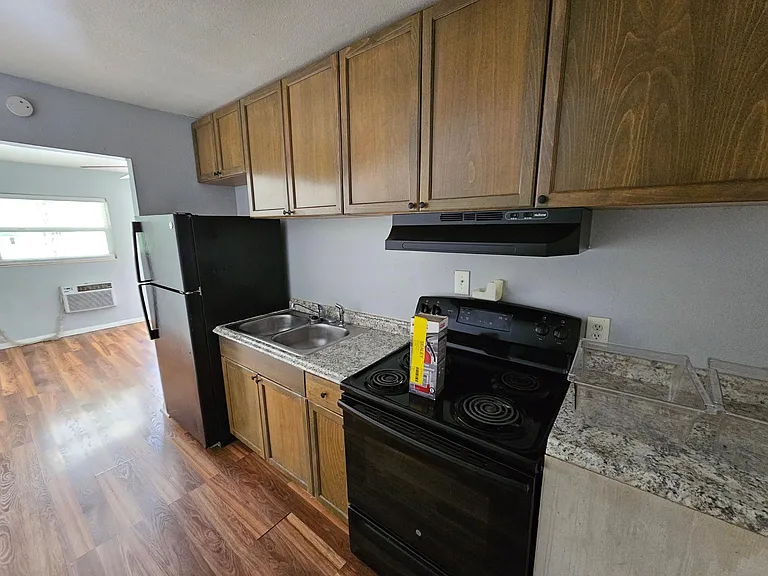 140 W Palmer Ave #4 — Photo 3