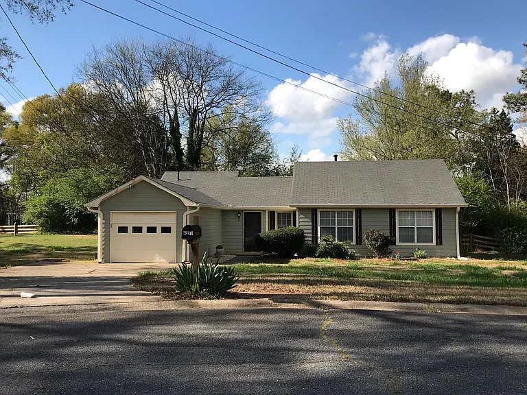 Cul De Sac property, has huge back yard