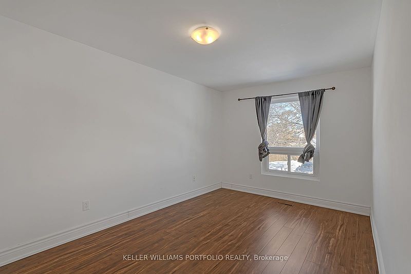 Ajax House for rent - 5 Bedrooms — photo 24