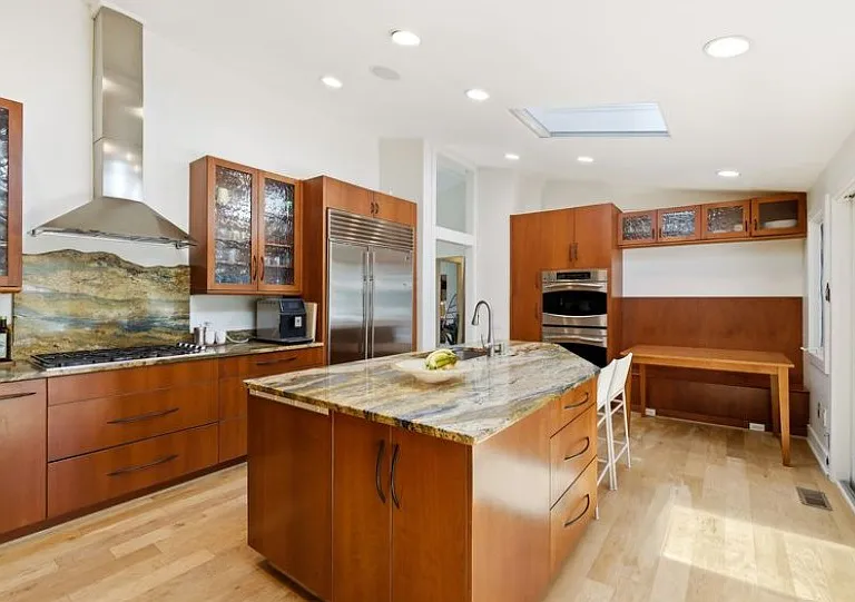 11610 Karen Dr — Photo 2