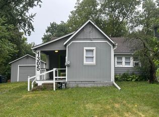 1305 W 21st St, Lawrence, KS 66046
