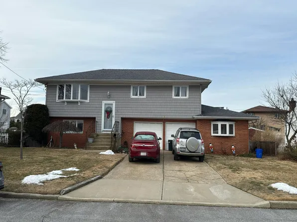 41 Harding Ave, Lindenhurst, NY 11757