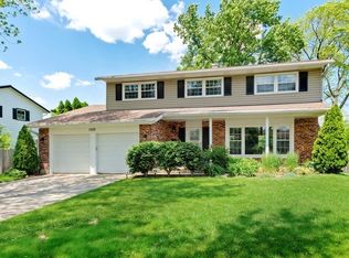 1202 E Ironwood Dr, Mount Prospect, IL 60056