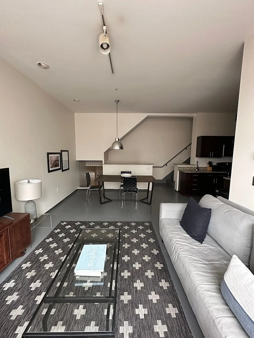 Bright and Spacious 2-Bedroom in the Ink Block with No Broker Fee — Photo 1