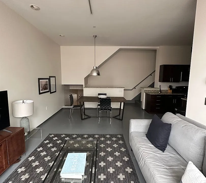 155 E Berkeley St #512