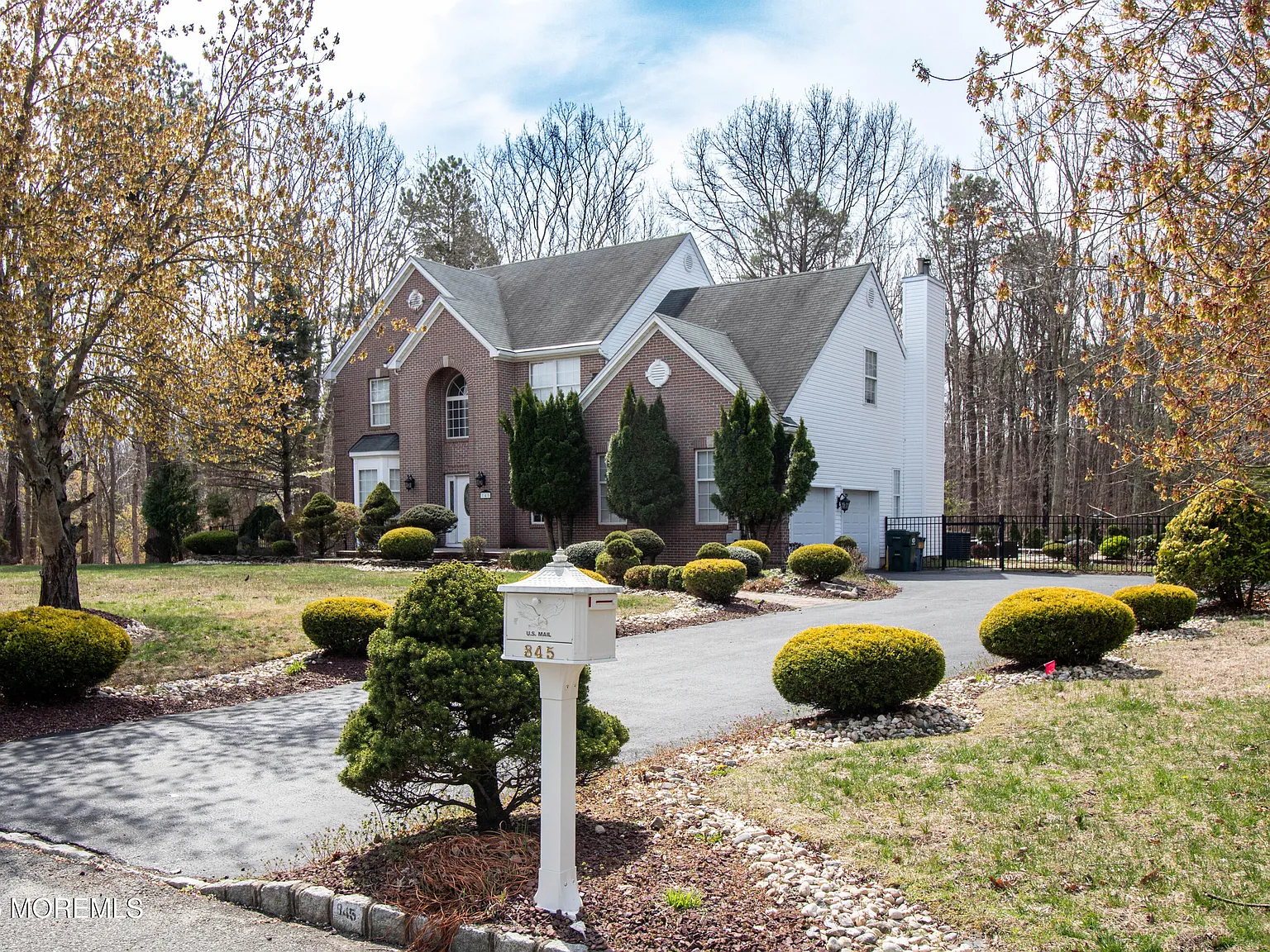 4 bed, 3.5 bath, 2312 sqft, $5,900 — Photo 2