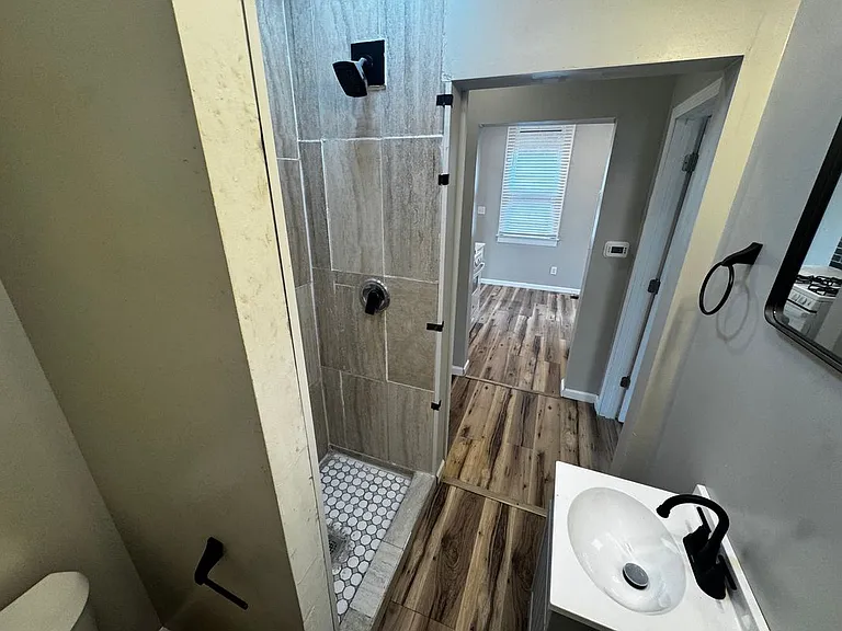 1440 E Division St — Photo 13