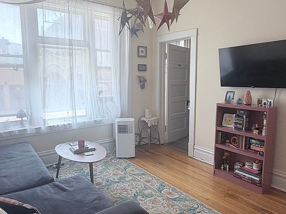 2nd image of 2942 W Augusta Blvd #1