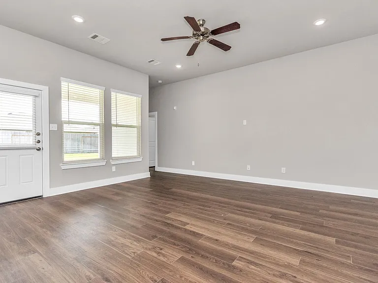 10515 Moon Valley Ln — Photo 18