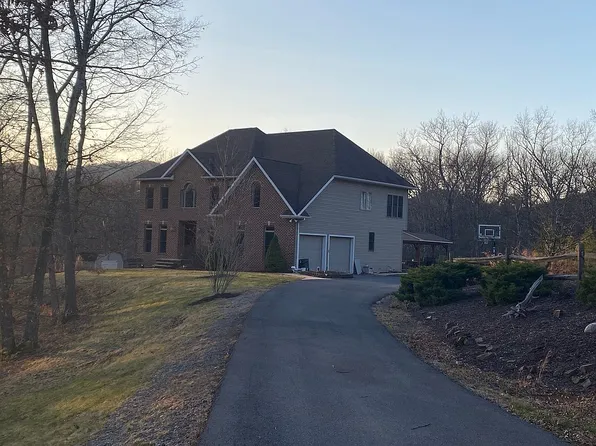 663 Colonial Heights Dr, Fort Ashby, WV 26719