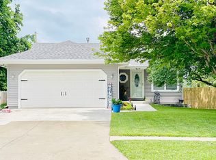 7220 SW 27th St, Topeka, KS 66614