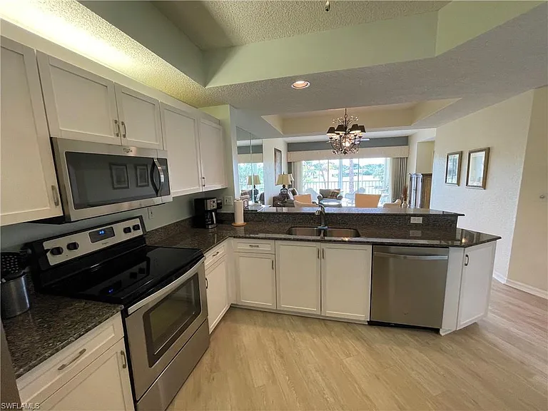 1070 Woodshire Ln #E204 — Photo 5