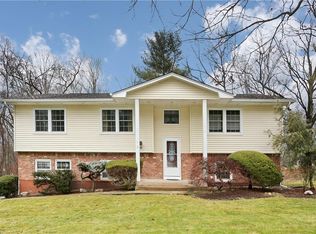 5 Haller Cres, Chestnut Ridge, NY 10977