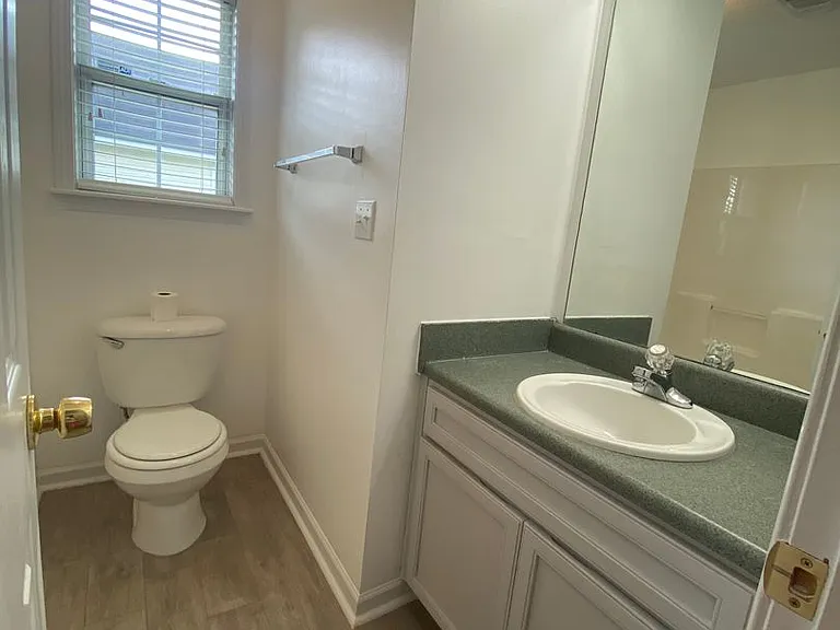 306 Strawbridge Ln — Photo 16