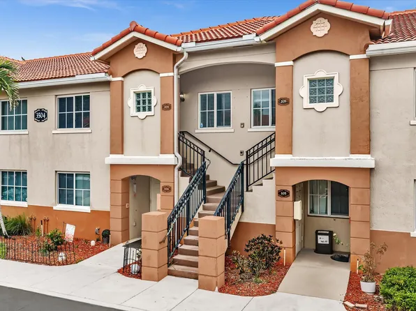 3504 Briar Bay Blvd APT 204, Royal Palm Beach, FL 33411
