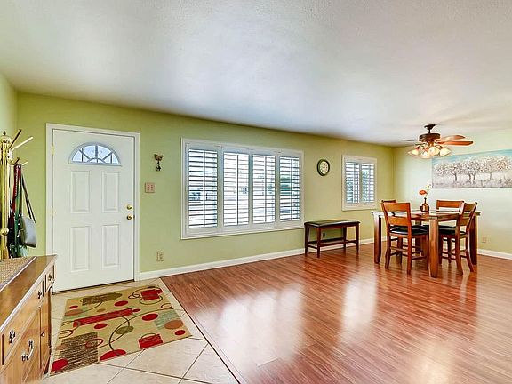 8731 E Valley View Rd-print-002-3-Living