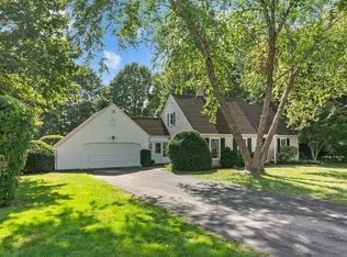 8 North Dr, Middletown, RI 02842