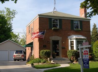 110 Algonquin Rd, Clarendon Hills, IL 60514