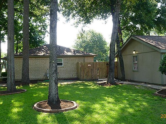 Low Tax rate, No MUD district, low HOA fees, awesome schools within The Woodlands, CISD.