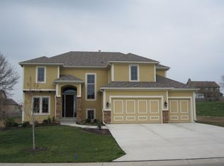 1021 SW Drake Cir, Lees Summit, MO 64082