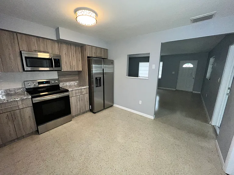 604 S Waldron Ave — Photo 5