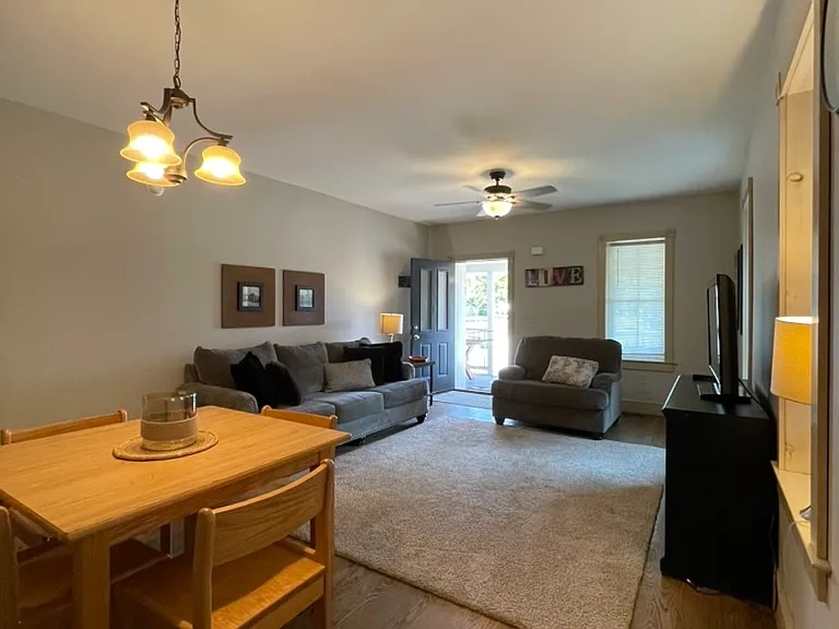 1140 Memorial Ave — Photo 18