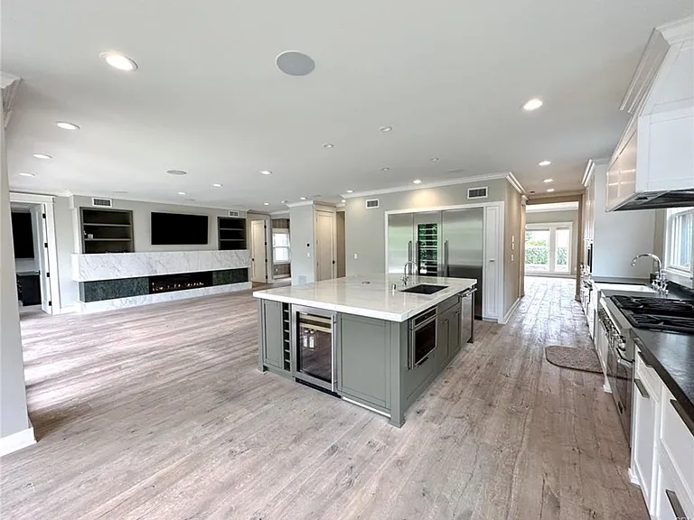 1616 N Ogden Dr — Photo 28