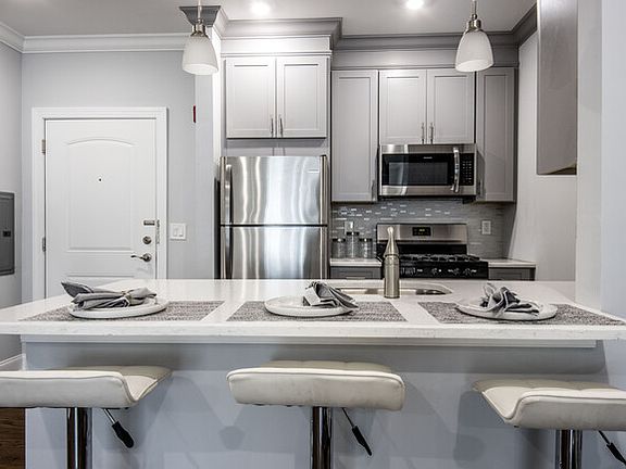 4th image of 34 Berwyn St #307