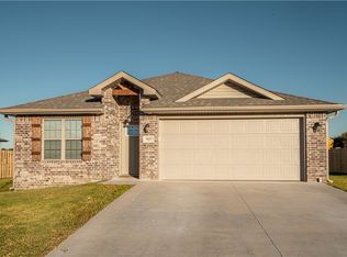 925 S Canvasback Dr, Siloam Springs, AR 72761