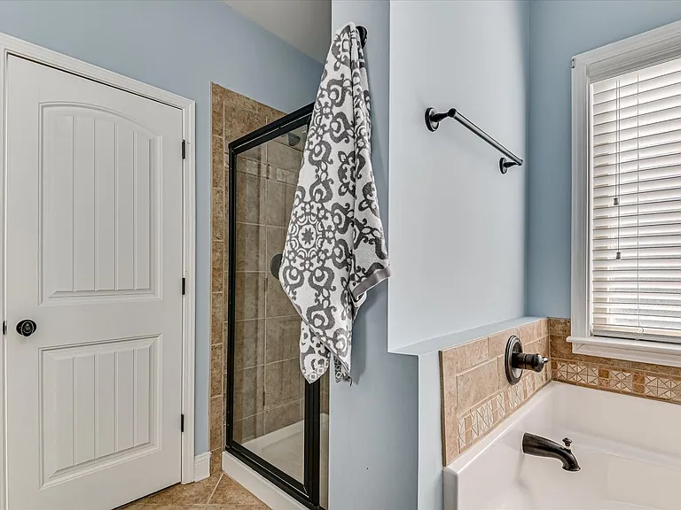 406 Saterlee Ct — Photo 33
