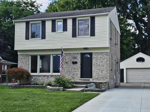 20910 Manchester St, Harper Woods, MI 48225