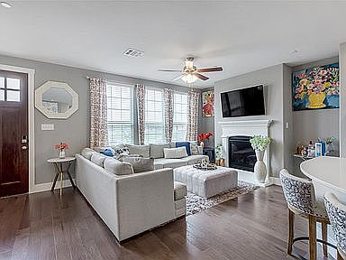 5th image of 2404 Magalia Ln